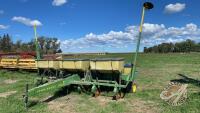 JD 7000 planter