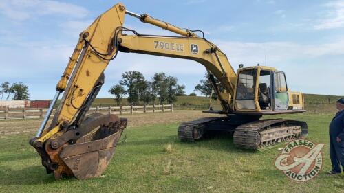 1993 JD 790ELC excavator, 48” smooth edge bucket, Hyd thumb, 32” tracks, 17,811hrs showing, s/nFF790EL010503, J47 ***KEYS & warranty for battery***