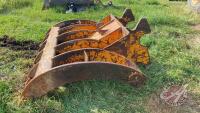 5' CF excavator root rake - Fits JD 790