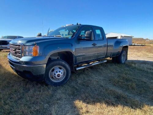 *2013 GMC Sierra 3500 HD ext cab, 41,860 original kms, VIN#1GT512CG6DZ195790, Owner: Estate of John G Morrice, Seller: Fraser Auction__________