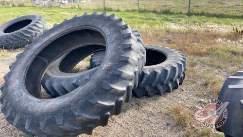 Tires suitable for silage feeders (3), J10