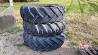 Tires suitable for silage feeders (3), J10