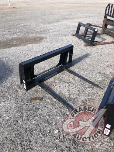 bale spear - skid steer mounts, J79 NEW