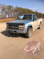1993 Chevrolet 2500 pickup 4x4, Blue, NEEDS CLUTCH, 393,828 kms showing, VIN# 1GCGK24F1PE251240, J70, Owner: Denis C Fouillard, Seller: Fraser Auction__________________ ***TOD & KEYS***
