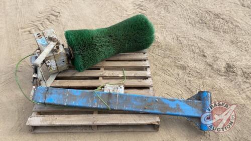 Agri Cow Brush - electric, J97