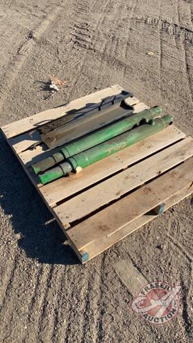 2 hyd cylinders - off JD 9770, J102