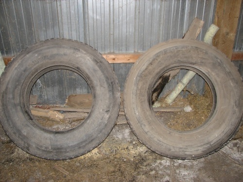 2 X 11R 22.5 tires  approx 50%