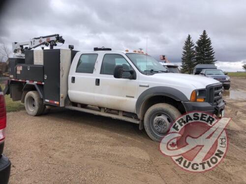 2005 Ford F550 Super Duty XL Service Truck, 257,300 kms showing, VIN# 1FDAW57P15EC95473, SAFETIED, J130, Owner: North Mountain Welding Ltd, Seller: Fraser Auction____________________ ***TOD, SAFETY & KEYS***