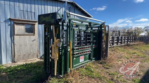 Arrow cattlequip Qcatch 8500 cattle squeeze chute