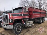 1986 Ford 9000 Truck with 20 ft B+H, Super Box III, 705,660 hrs showing, VIN# 1FDYU90WIGVA21349, Owner: Schoonbaert Farms Ltd, Seller: Fraser Auction __________________K43 *** TOD, safety, keys***