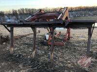 707 Leon front end loader and mounting brackets, frame off 1066 IH with dbl bale spear, K86