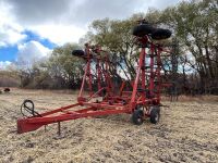 *34’ IH 5500 Chisel Plow