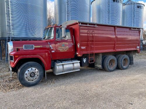 *1988 Ford LTL9000 t/a grain truck, 720,435kms showing, VIN# 1FDXA90W9JVA26136, Owner: Robert M McBride, Seller: Fraser Auction: ______________ ***TOD, SAFETIED & KEYS***