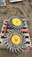 NH baler gathering wheels, F153