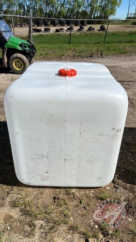 1000L poly tank, with valve, F127