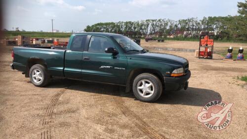 2000 Dodge Dakota Sport Club Cab, 214,387 showing, VIN# 1B7GL22X5YS715299, H44, Owner: Janice M Heapy, Seller: Fraser Auction______________ ***TOD, SAFETIED & keys - office trailer***