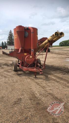 New Holland 352 Mix mill, 540 PTO, 4 screens, 2 new sides on hammers, s/n 234473, H42