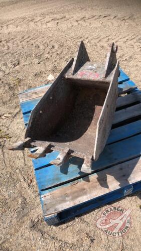 Thomas Mini back hoe 16in bucket, toothed, H73