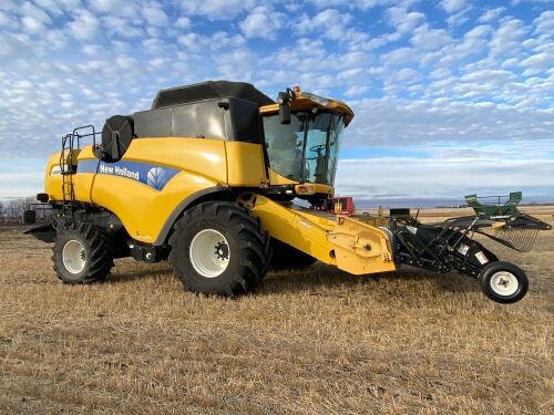 *2008 NH CX8070 combine