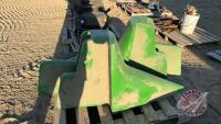 crop dividers off JD 600 series header, H121