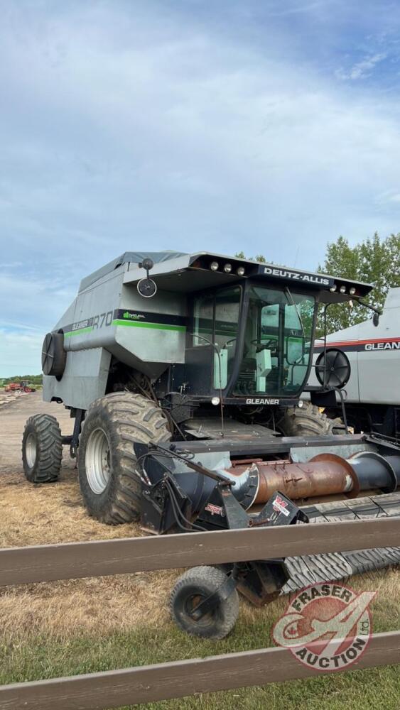 1990 Gleaner R70 SP Combine with pick-up head, 3476 eng hrs showing ...