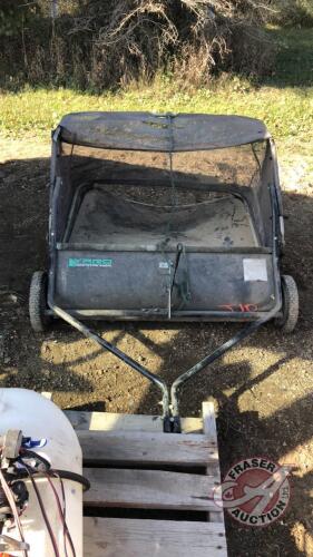 Yard Commander 36in lawn sweep (needs new bag), J46