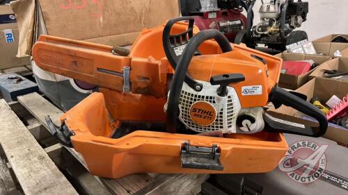 Stihl M5 211 chain saw in case, J36