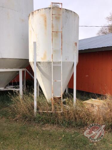 Approx 3-4 Ton hopper bottom feed bin, poor condition, (Pick up in Belmont, Mb call Brain Trottier for details 204-523-6683) J63