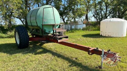 950 gal green poly tank on s/a dolly