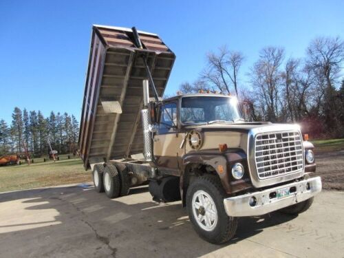 *1976 Ford LT9000 T/A Grain truck, 944,151 showing, VIN#90YVC64611, Owner: John R McGowan, Seller: Fraser Auction____________ ***TOD, SAFETIED & KEYS***