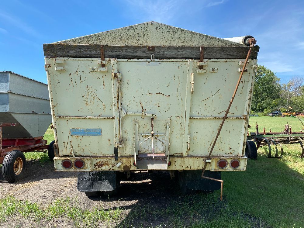 *GMC 6500 tag axle grain truck, NO TOD FARM USE ONLY Seller Fraser Auction_____________