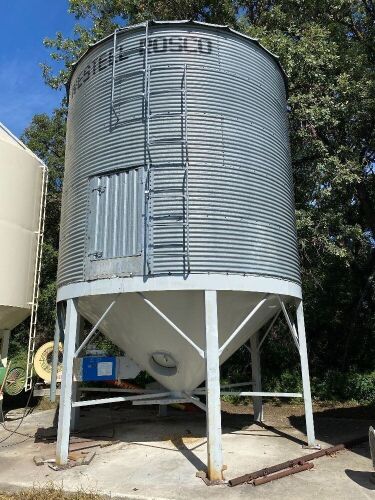 *Approx 1900-bushel Westeel-Rosco bin, 14' diameter on Meridian 1400c hopper cone