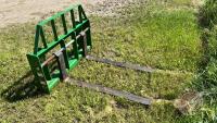 48in Frontier pallet forks, s/n1XFAP13DCC0001998