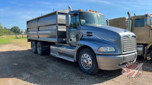 2003 Mack Vision T/A Grain truck, 614,640 showing, VIN#1M1AE07Y63W015220, Owner: Gardiner Farms Ltd, Seller: Fraser Auction___________________