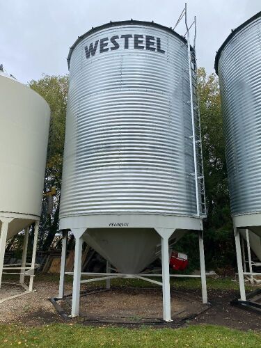 *Bin4: Westeel Bins 3200 bushel on Peloquin hopper cones (Bins must be removed from sale site July 31st, 2021)