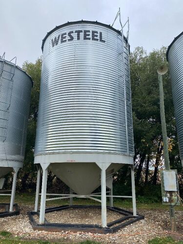 *Bin8: Westeel Bins 3200 bushel on Peloquin hopper cones (Bins must be removed from sale site July 31st, 2021)