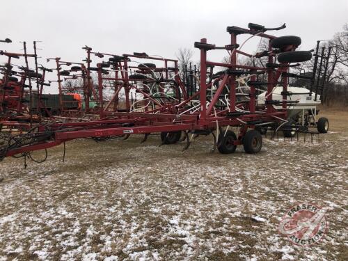 30ft CaseIH 4900 Vibre Chisel air seeder with Bourgault 2115 Air cart , K43 *** Monitor - Office Shed***