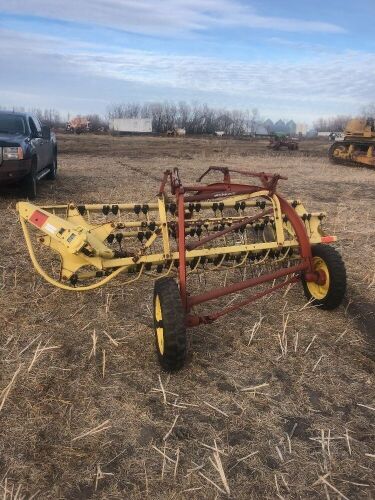 *NH 256 Roll-A-Bar side delivery rake w/rubber mount teeth