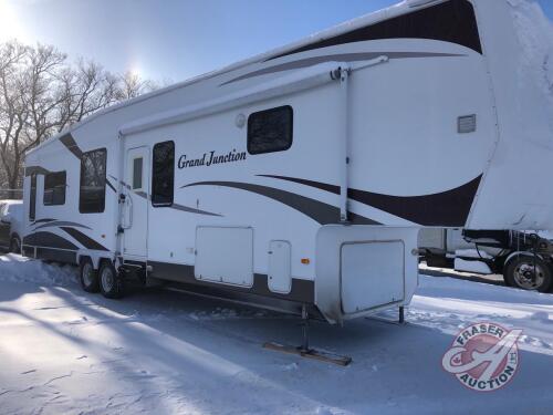 2007 35ft Grand Junction 5th wheel camper, K67, VIN#47CFCGU247C654870, Owner: Dalton N Phair, Seller: Fraser Auction___________________________ *** KEYS - Office trailer***