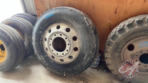 Used 11R 22.5 Tire on Aluminium Rim