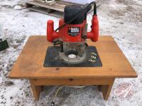 B&D plunge router, 1 3/4HP with stand, K87