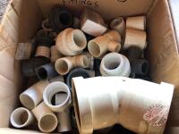 Box of assorted plastic fittings, (G) K93