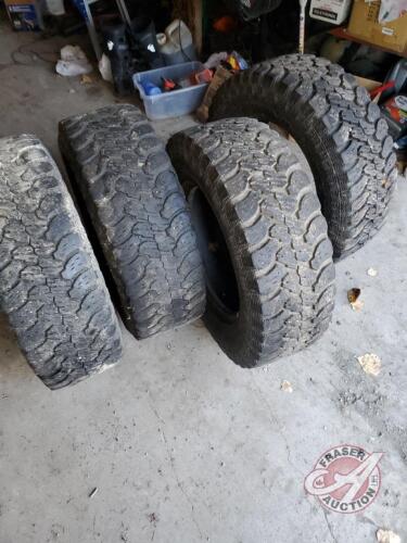 Goodyear Wrangler Territory 265/70/17 used tire