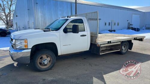 2010 Chevrolet 3500HD 4x4 s/a flat deck truck, 295,676 showing, VIN#1GB6K0B61AF110788, OWNER: Janeil Enterprises Inc. - SELLER: Fraser Auction _______________________________________