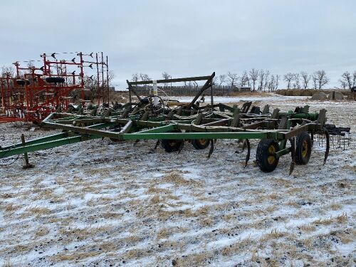 *32’ JD 1610 Tillage