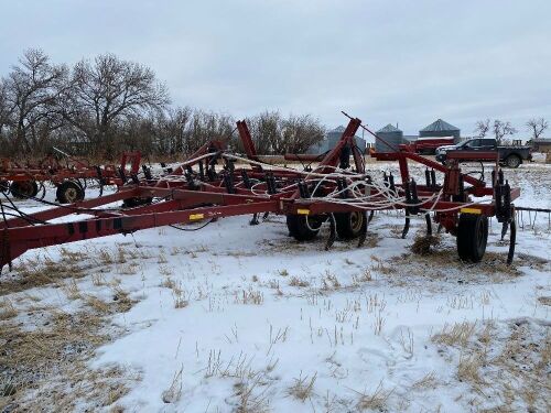 * 26’ CaseIH 5600 Chisel Plow