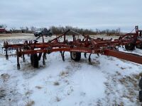 * 22’ IH 5500 Chisel Plow