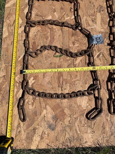 *1’x5’6” approx. set of 2 tire chains (B)