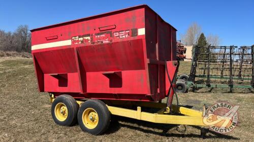 FarmKing 250 tandem axle dump wagon