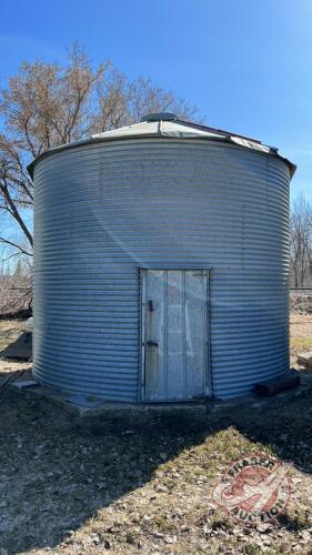 BIN #14 approx 1350 bushel bin in cement